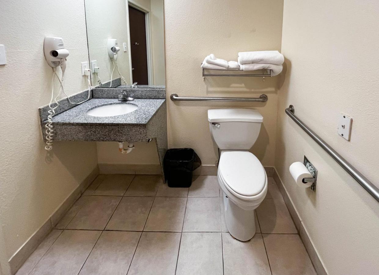 Executive Inn & Suites Breaux Bridge, La Esterno foto