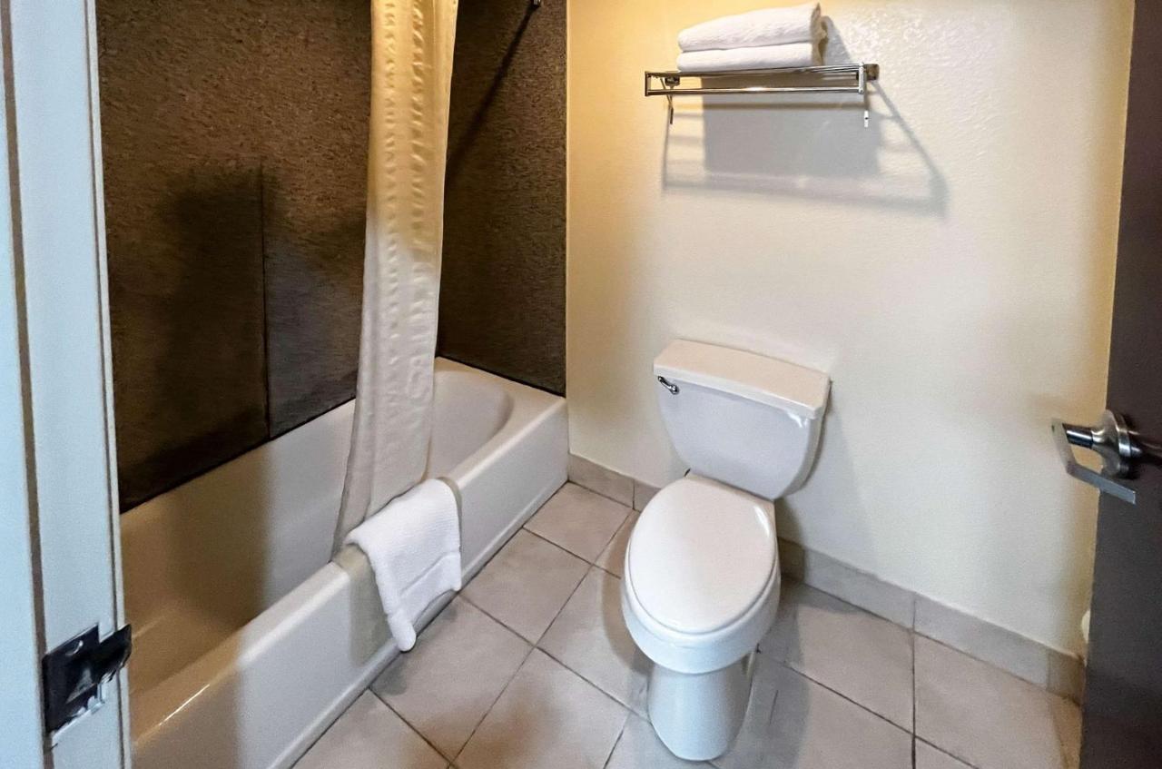 Executive Inn & Suites Breaux Bridge, La Esterno foto