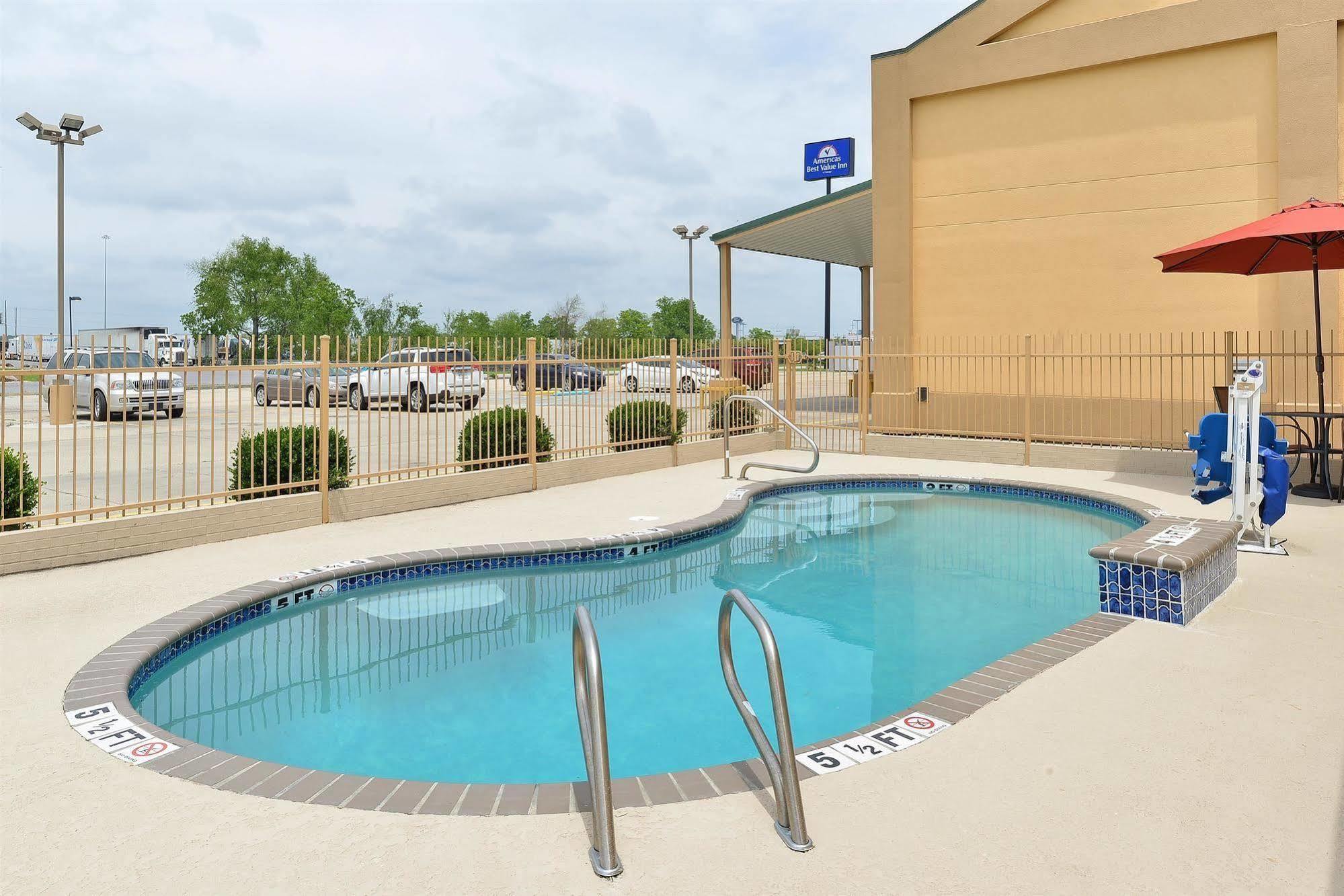 Executive Inn & Suites Breaux Bridge, La Esterno foto