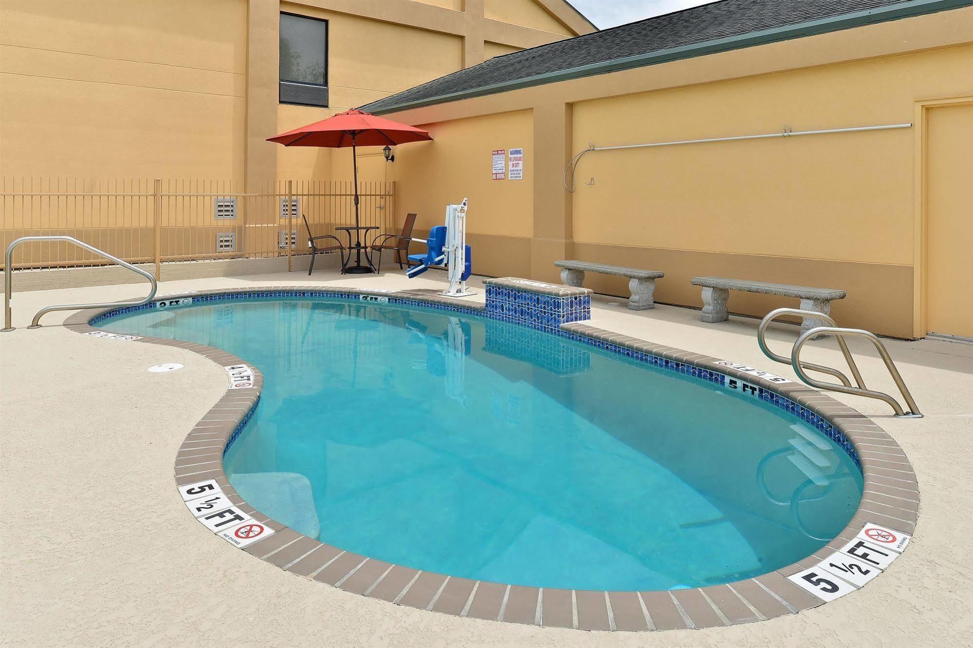 Executive Inn & Suites Breaux Bridge, La Esterno foto